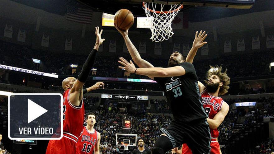 Marc Gasol trata de anotar en el partido ante los Bulls.