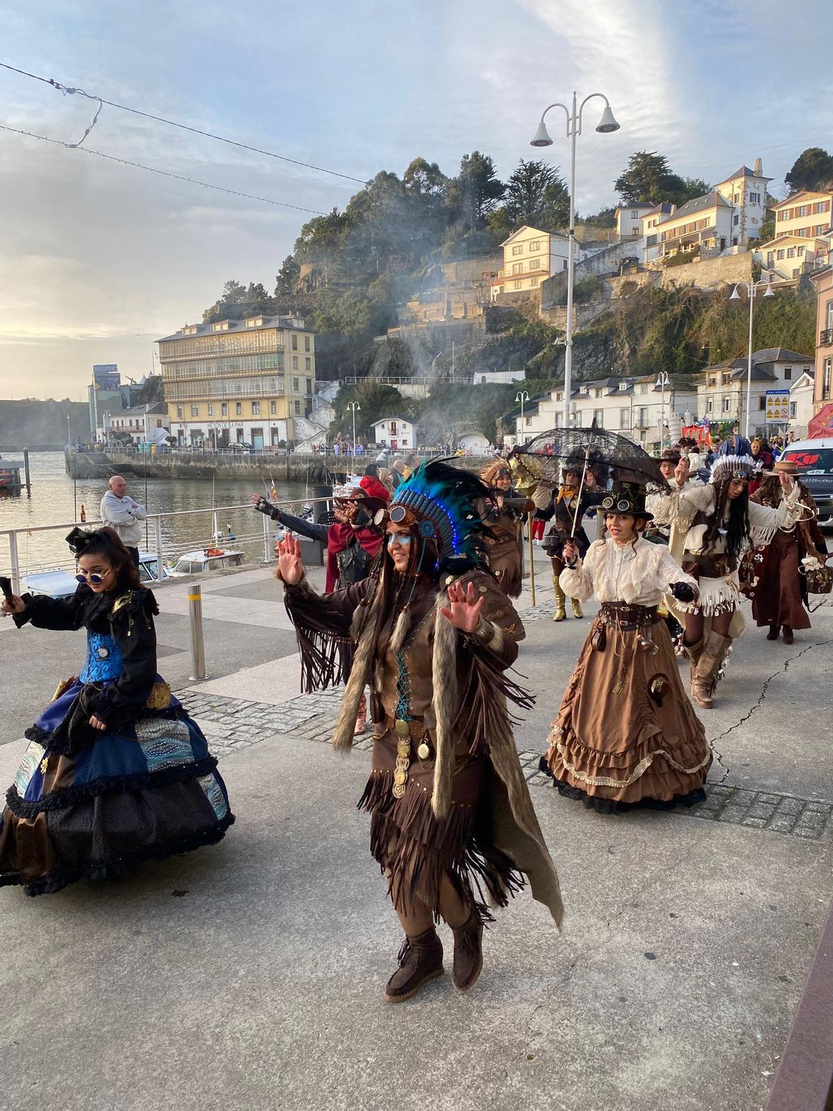 Luarca se llena de monumentos en un carnaval de récord