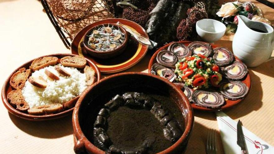 Lamprea acompañada por arroz, gulas o ensalada. / GABINO PORTO