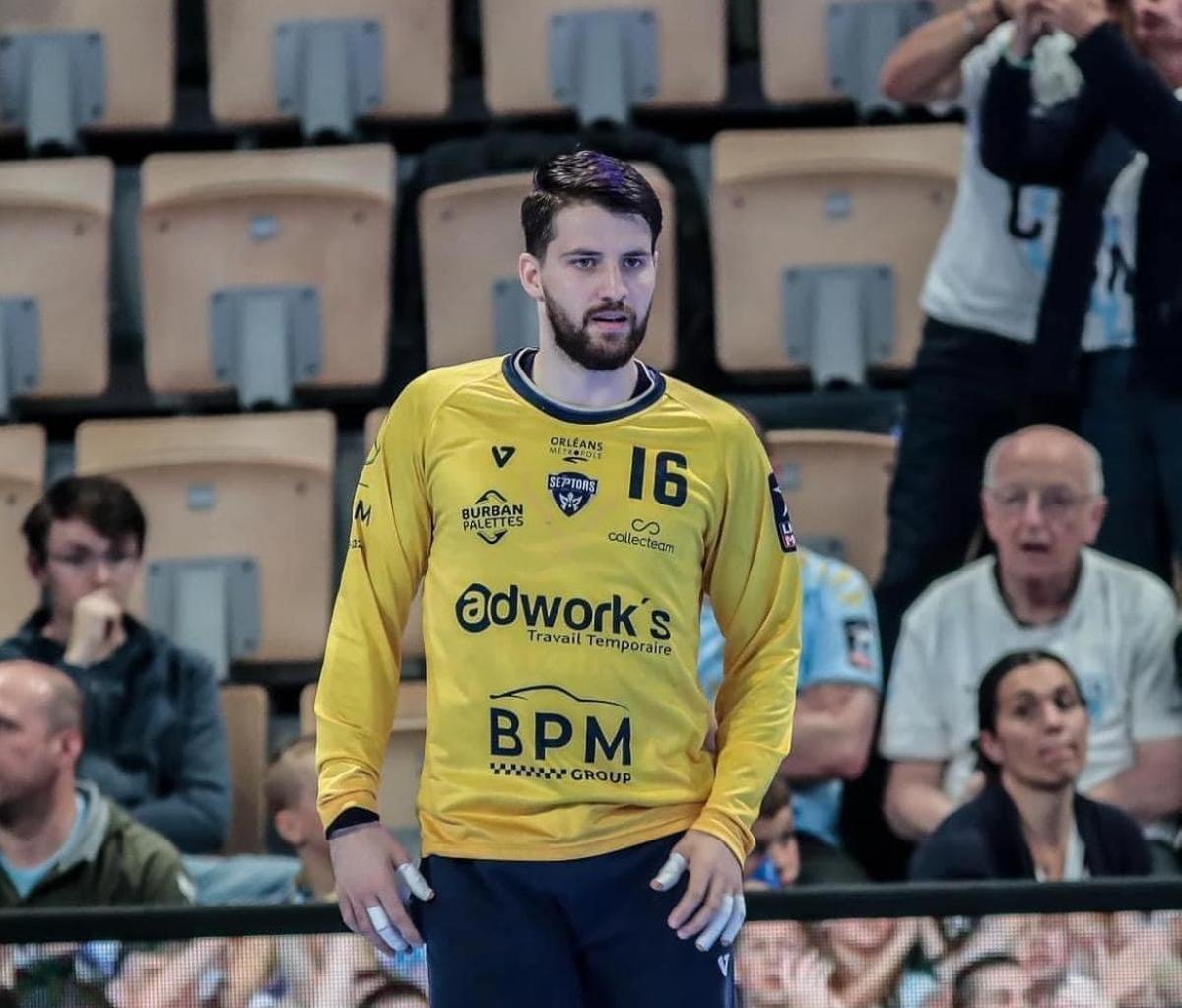 Ivan Panjan con la camiseta de su anterior equipo Francia.