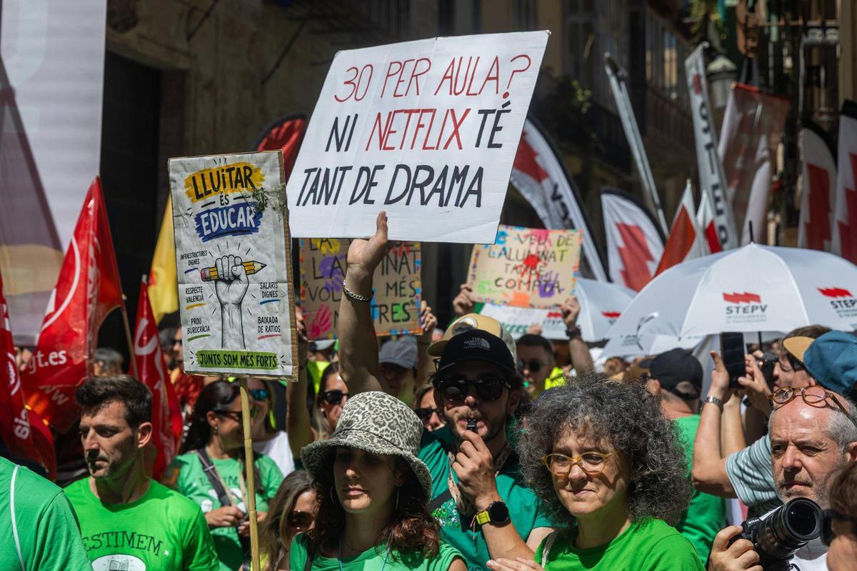 Cartell d'una de les vagues educatives a València