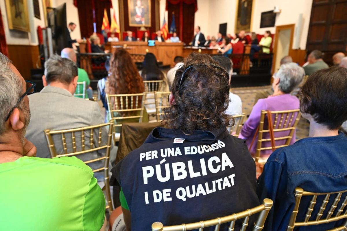 Los profesores se manifiestan en la Plaça de Baix de Elche por la educación pública