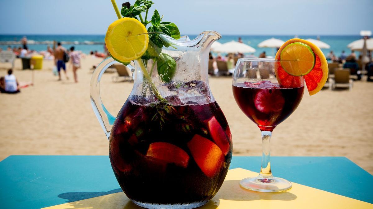 ¿Quina és la diferència entre el ‘tinto de verano’ i la sangria? L’eterna confusió de l’estiu