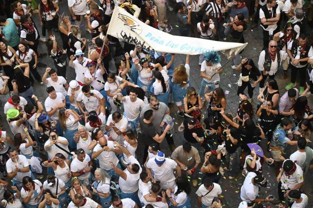 En imágenes | Primer día de las Fiestas del Pilar con las peñas y el pregón