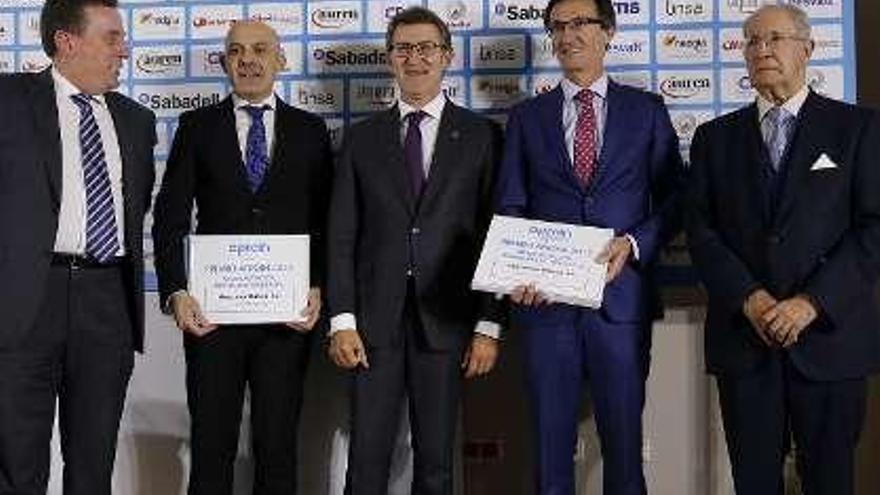 Nuñez Feijóo (c.), en la entrega de premios de Aproin. // M.G.B.