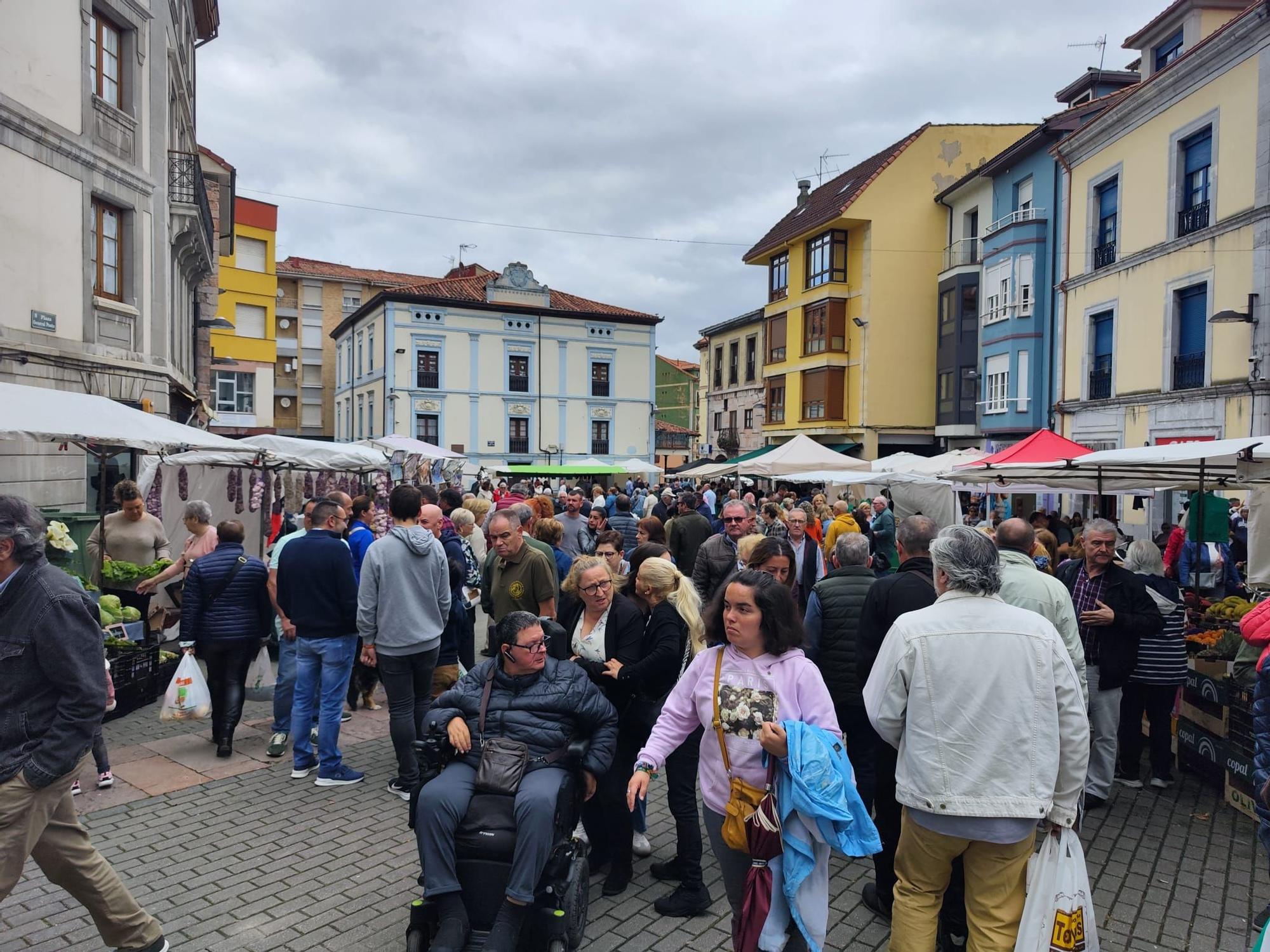 El Mercado Tradicional de Grado celebra su "Moscón de Oro": "Por esta cita nos conocen en toda Asturias"