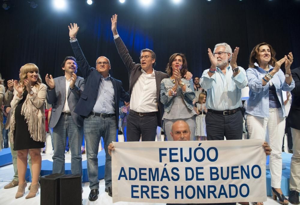 Feijóo: "Toco la mayoría absoluta con la mano"