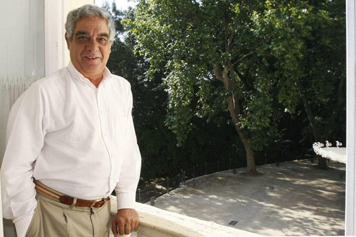 El académico y profesor de Botánica, Alfredo Asensi, en 2010, durante su etapa de gerente del Jardín Botánico-Histórico de La Concepción.