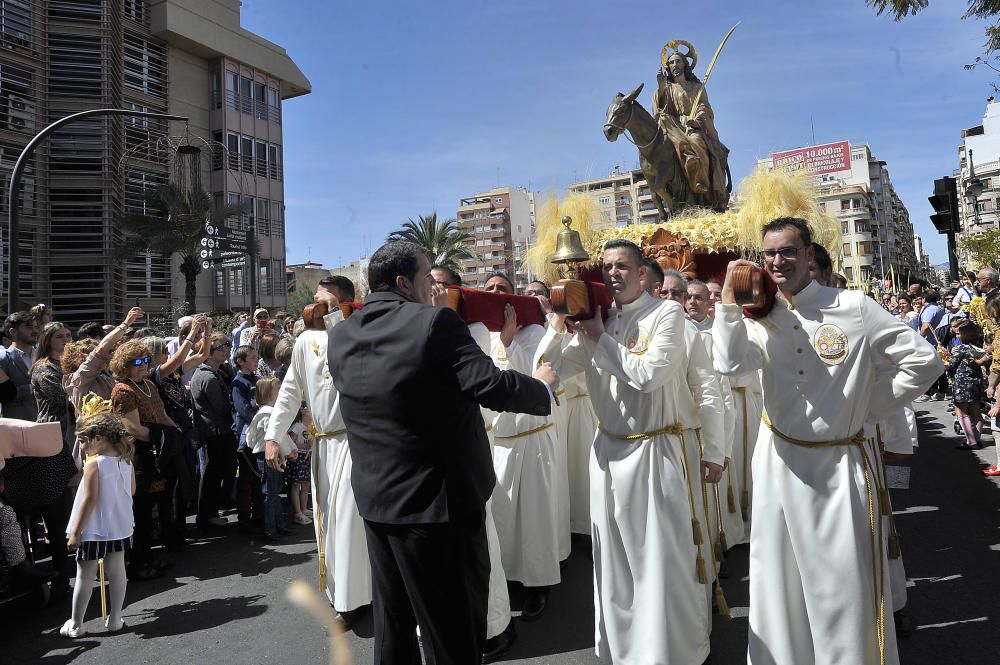 El calor es el gran protagonista en la procesión del Domingo de Ramos en Elche