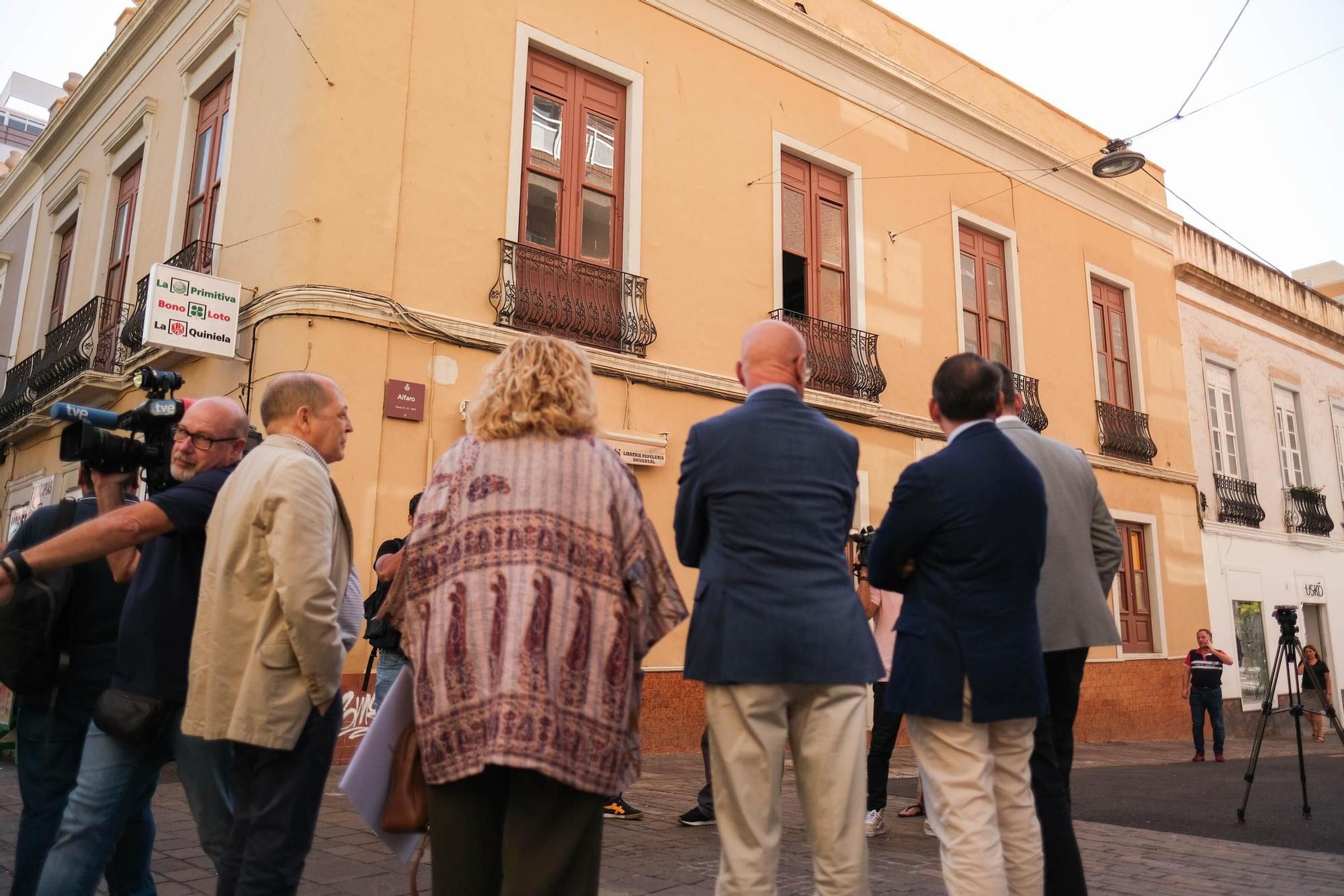 Visita al edificio cedido por Santa Cruz al Diputado del Común