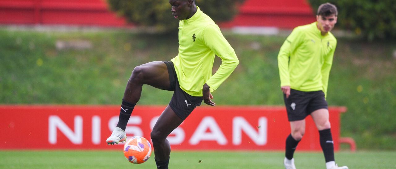 Amadou desvela su ambición en el Sporting: “Dejé mi país para llegar lo más arriba posible en el fútbol; no tengo miedo”