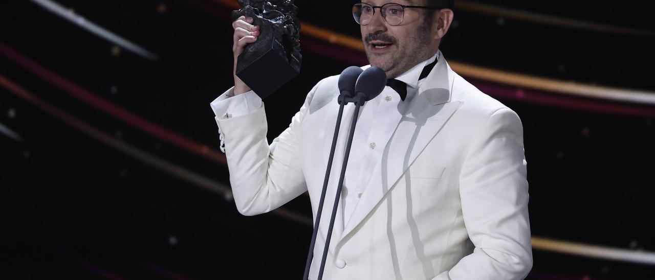 Bayona, levanta un 'cabezón' en los Premios Goya 2024.