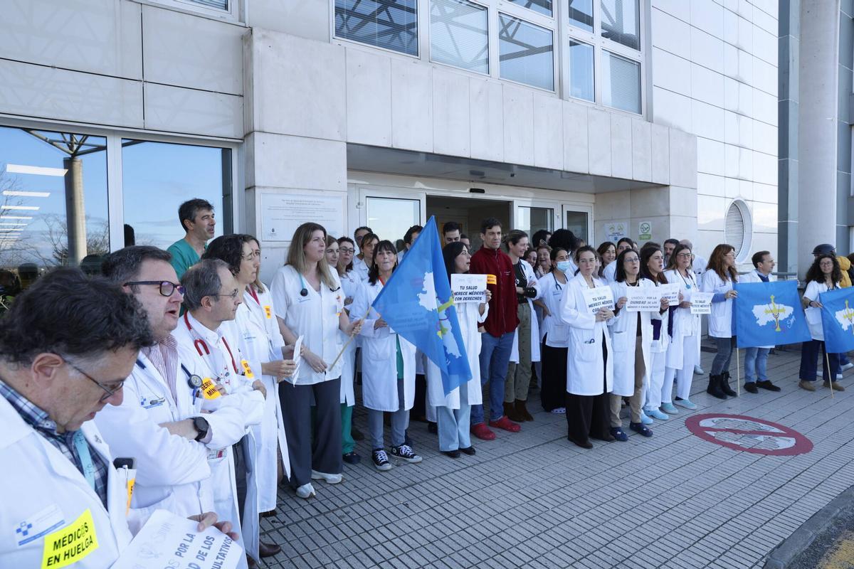 Primera jornada de huelga de médicos en Asturias