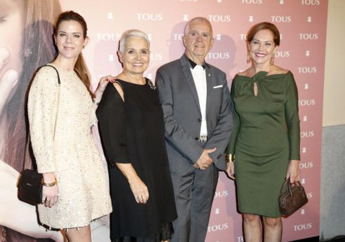 Amelia Bono, Rosa Oriol, Paco Tous, Ana María Rodríguez en la fiesta de Tous