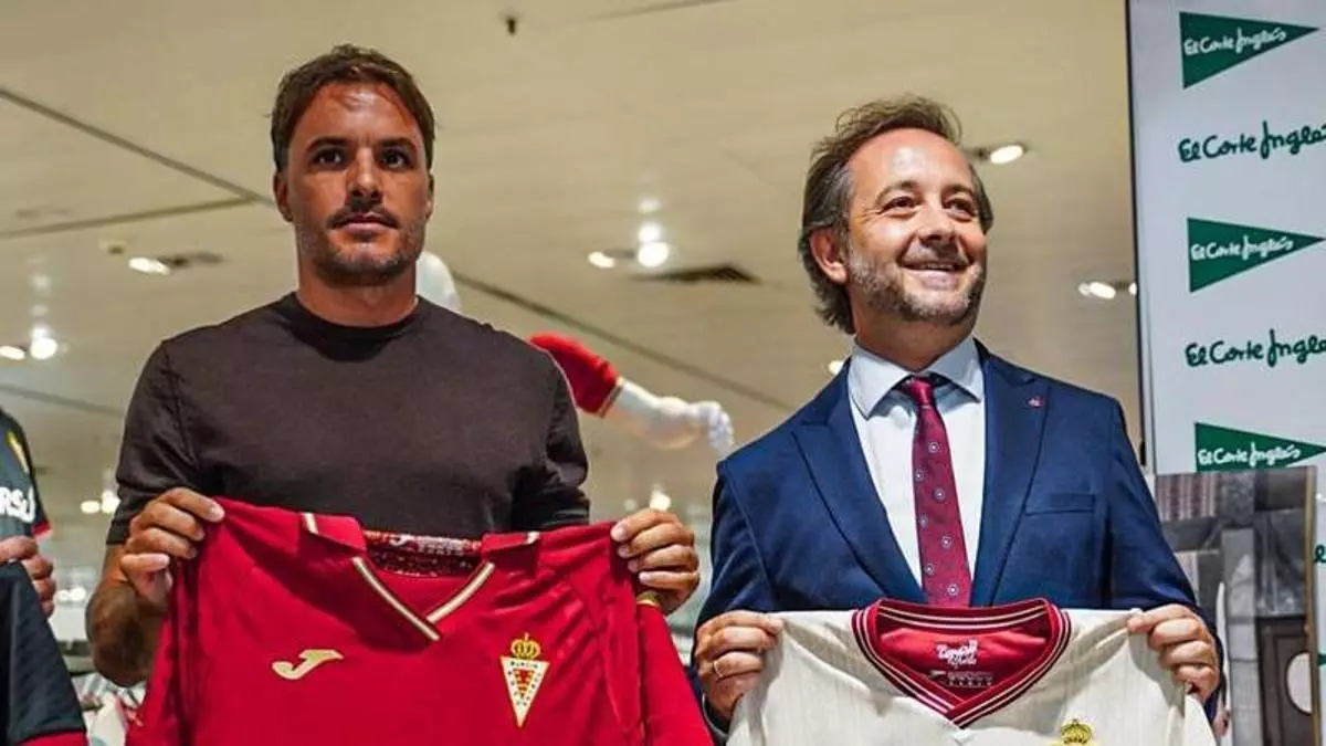 El Real Murcia estrena nuevo espacio comercial en El Corte Inglés