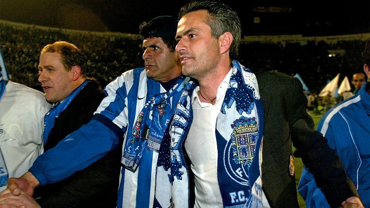 José Mourinho cayó de pie en el Oporto, donde ya había sido el ayudante de Bobby Robson. En dos cursos y medio levantó seis títulos