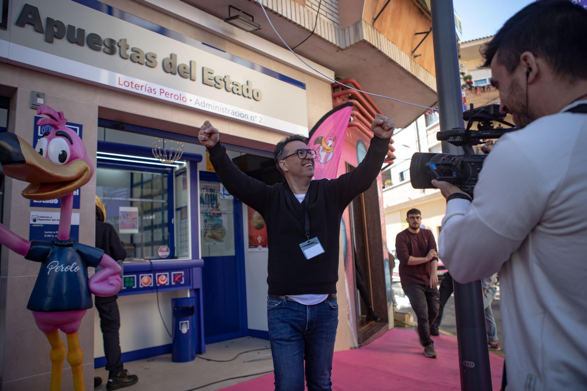 Así han celebrado repartir el Gordo en el Perolo