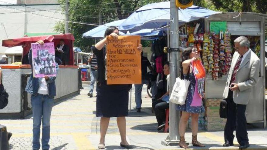 Activistas mexicanos piden la abstención a los ciudadanos. / l. g.
