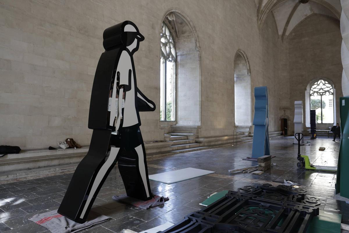Montaje de la exposición de Julian Opie en la Llotja de Palma