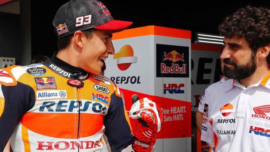 Santi Hernández, junto a Marc Márquez