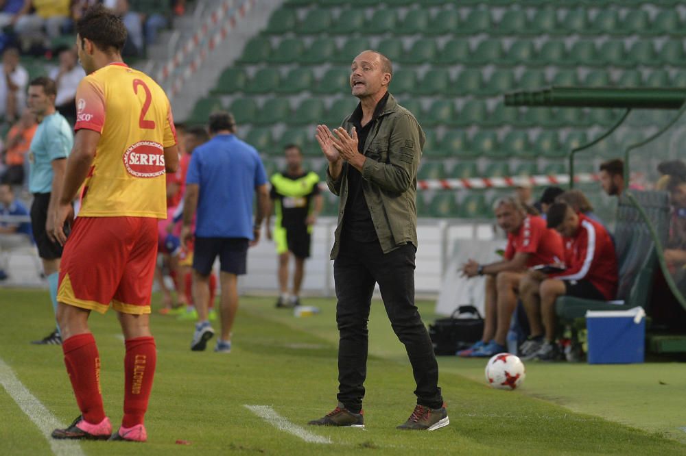 El Elche se muestra espeso y sin ideas ante el Alcoyano.