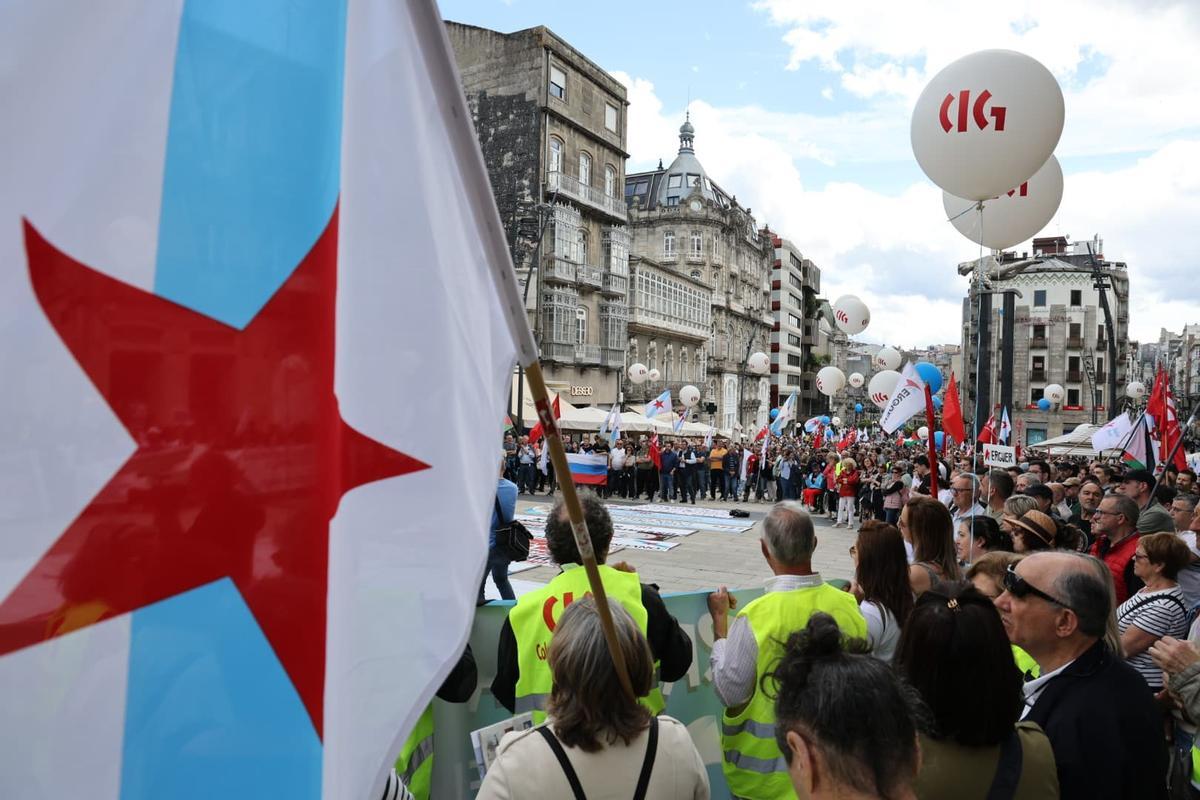 Lectura del manifiesto de la CIG tras la manifestación de este 1 de mayo en Vigo.