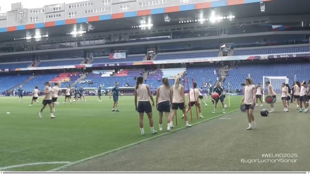 La selección española se entrena en Basilea en la víspera de la final de la Eurocopa