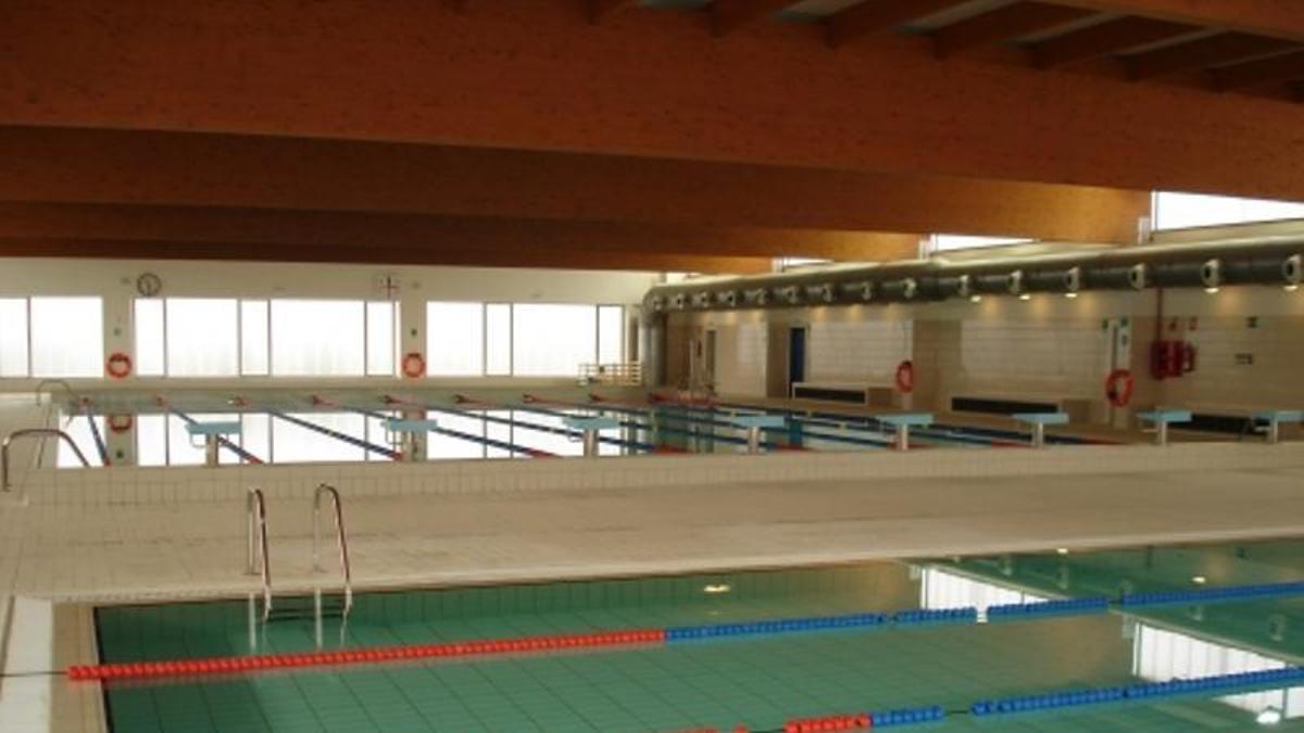Interior de la piscina climatizada de San Roque.