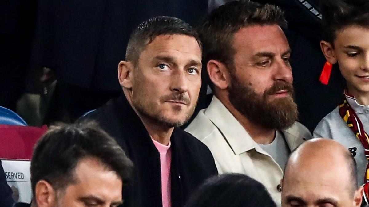Totti falla un penalti en el Mundial de la Kings League
