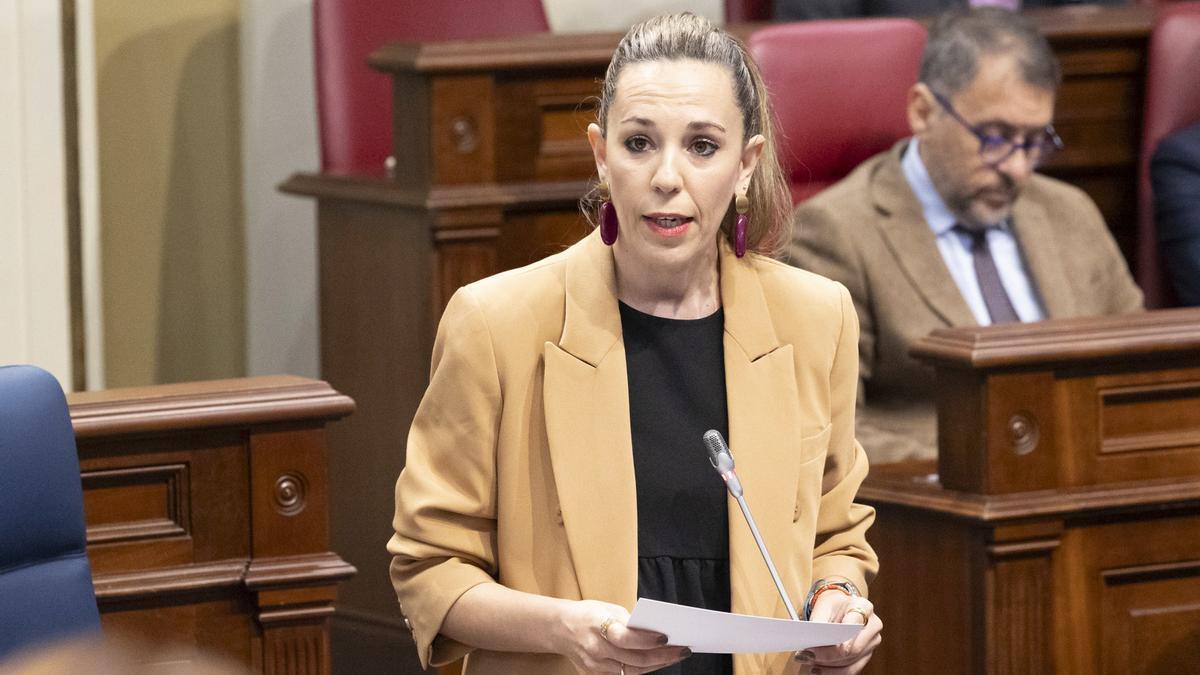 Jessica de León, consejera de Turismo, en el Parlamento.