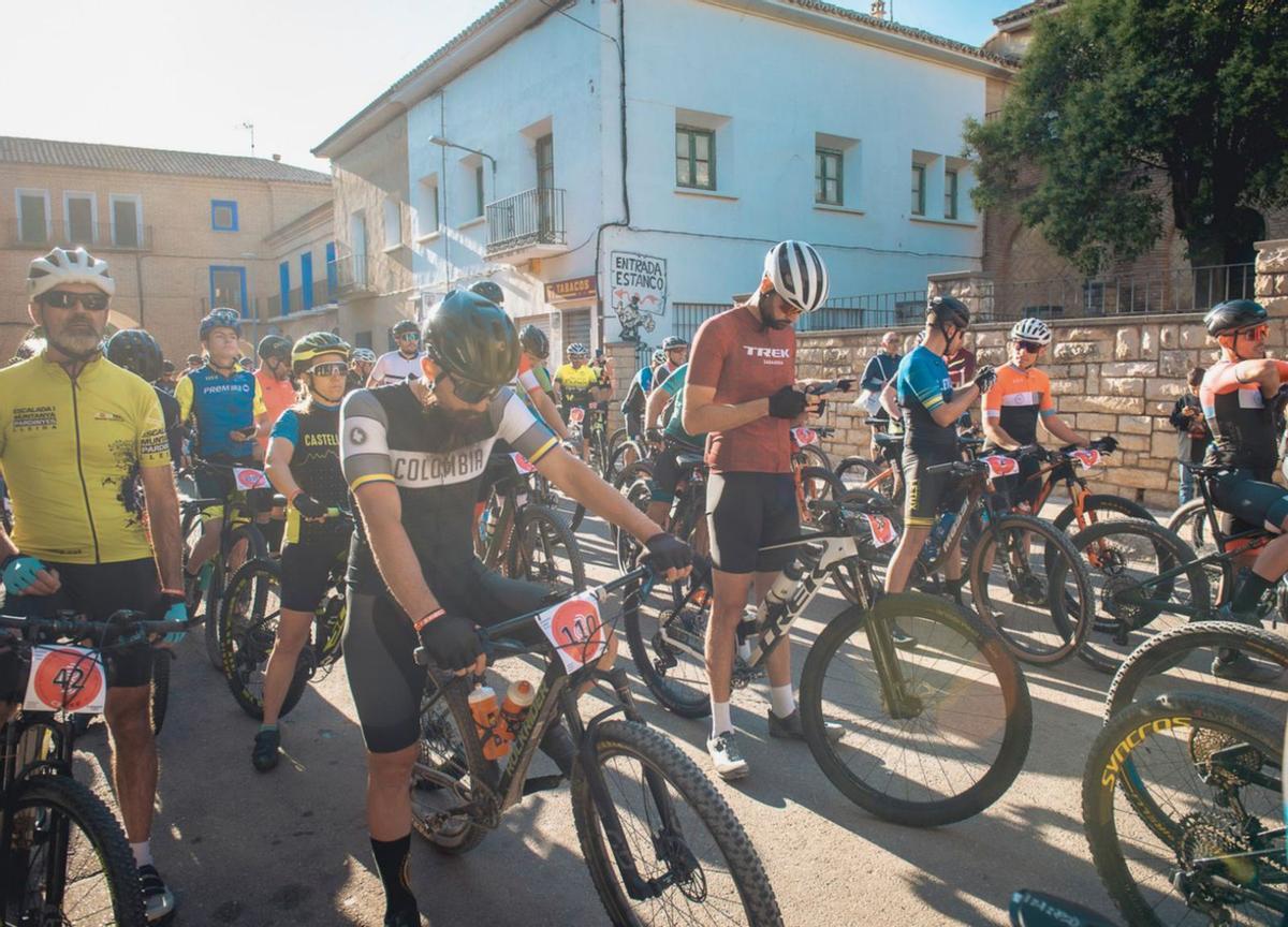 Corredores en la línea de salida del primer Desafío Estepario.