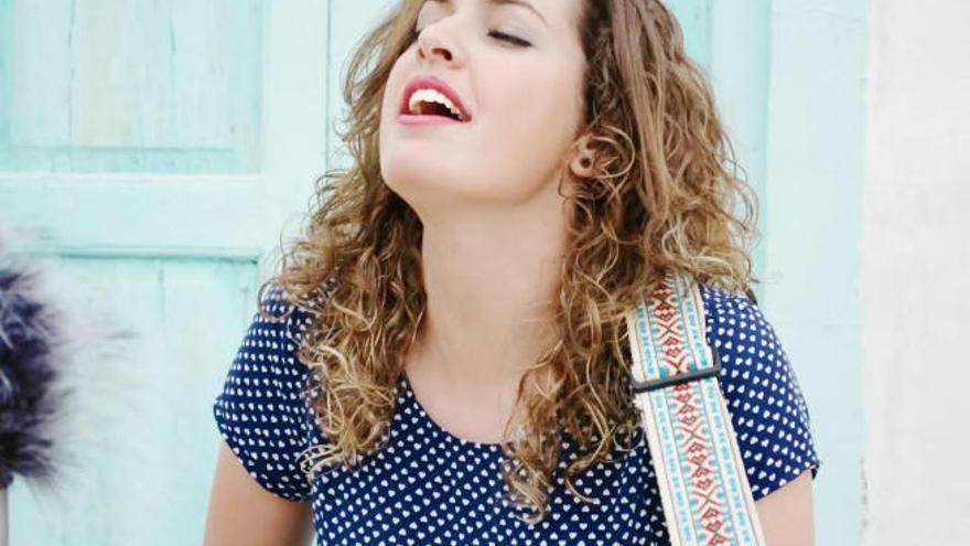 Maru Cabrera llega con su voz y su guitarra a los &#039;Patios En(Cantados)&#039;