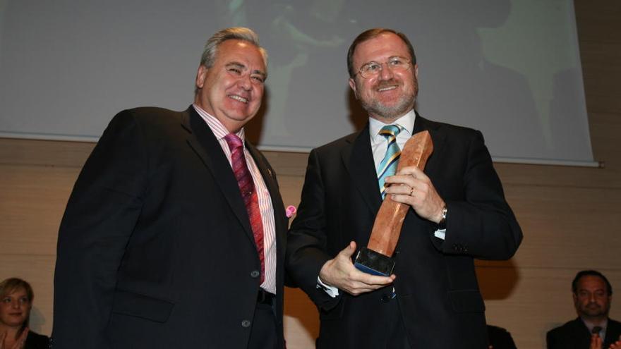 Alejandro Font de Mora recibe el premio