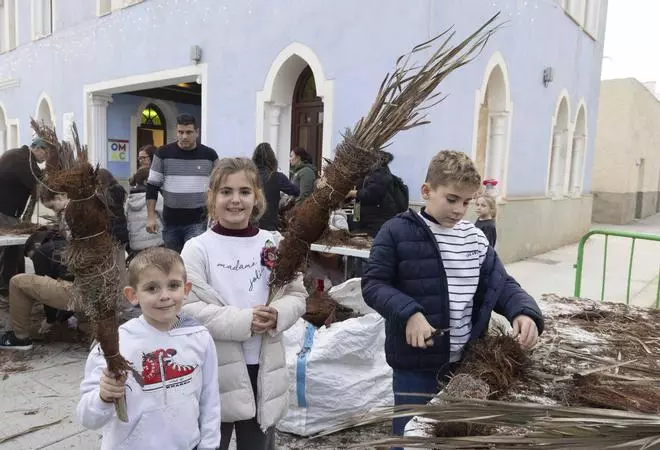 Talleres de “atxes” en Elche para promover una tradición difícil de mantener