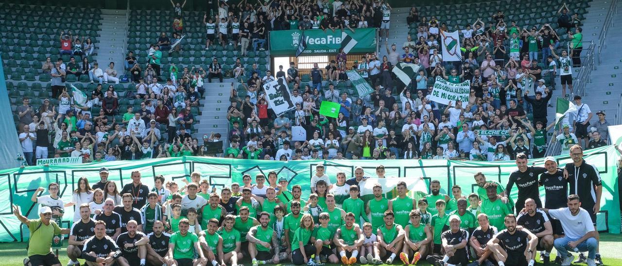 Así ha despedido la afición del Elche CF al equipo antes del importante partido frente al Zaragoza