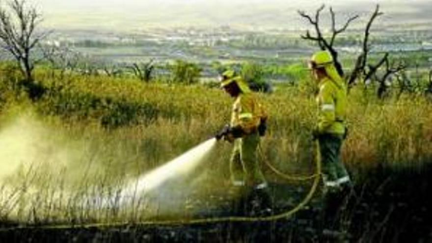 Alarma por un incendio detrás del residencial Universidad