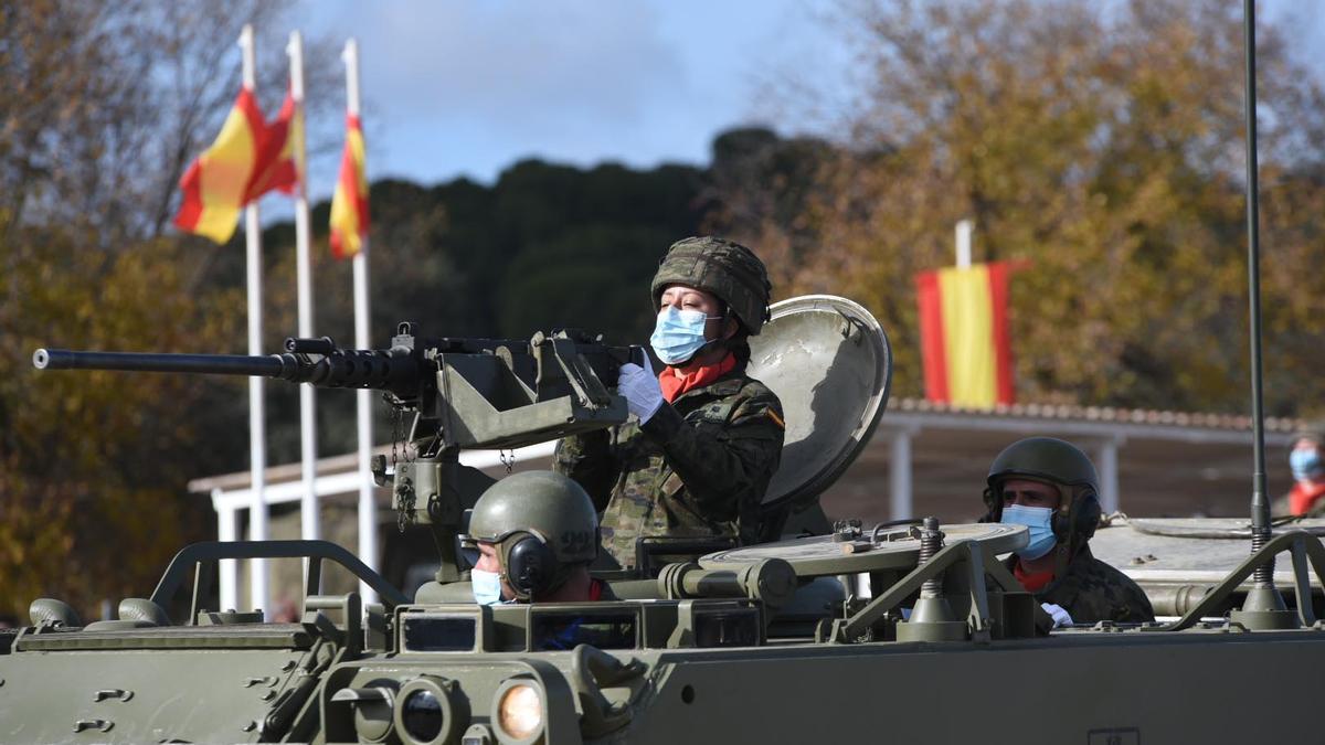 Parada militar en Cerro Muriano en honor a la patrona de la Infantería