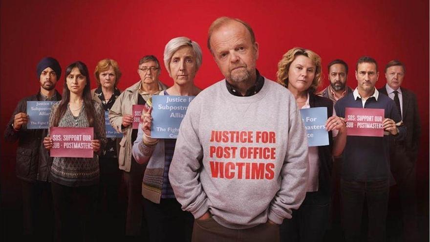 El escándalo del &#039;Post Office&#039; británico: una serie de TV saca a la luz la condena injusta contra 900 carteros por un error informático