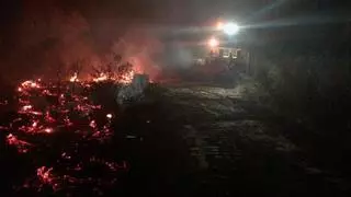 La UME trata de extinguir el fuego de Toledo, que sube a nivel 2 y mantiene varias localidades confinadas