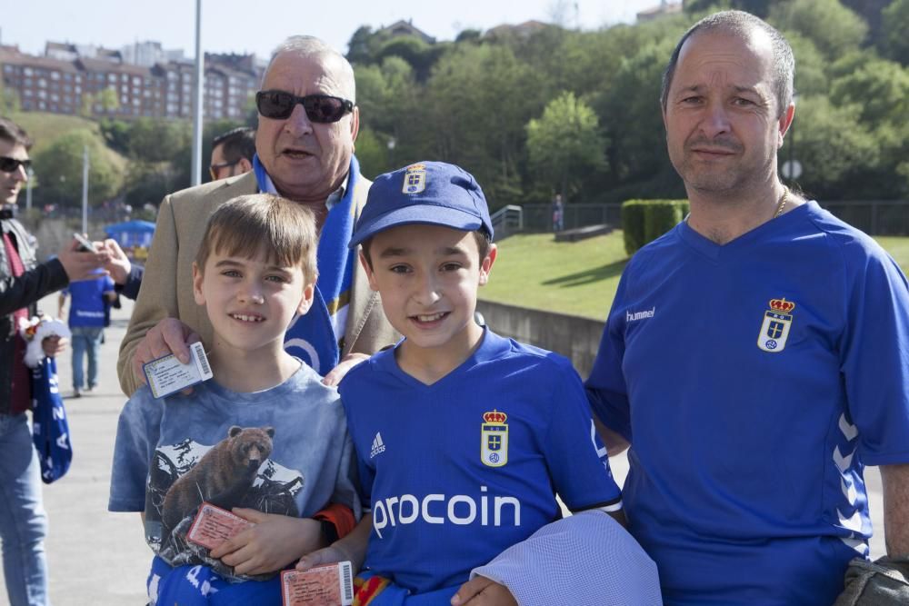 La 'Marea Azul' anima al Oviedo ante el UCAM Murcia