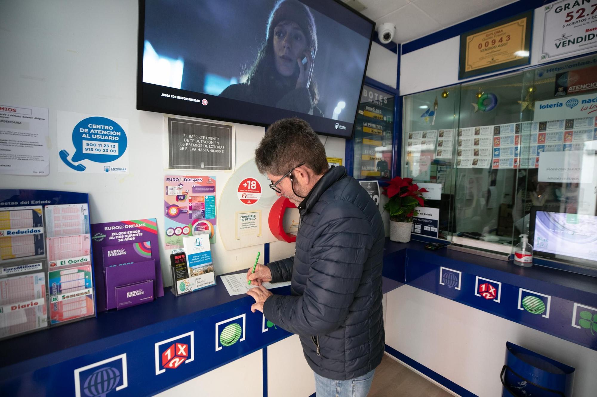 Recogida de firmas en La Marina para decidir sobre el futuro de sa Peixateria