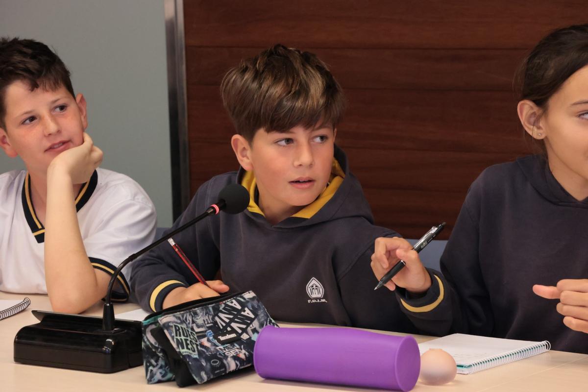 Los alumnos de 5º de Primaria del Colegio Can Bonet visitan el Ayuntamiento de Sant Antoni