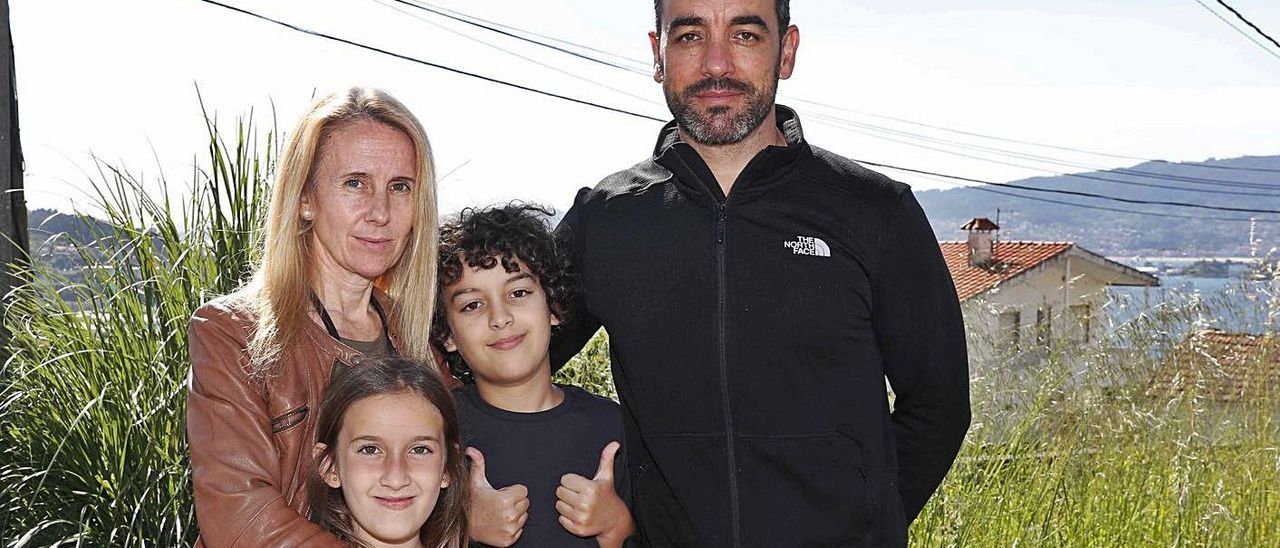 Yolanda y su marido Juan Manuel junto a sus dos hijos, Zoe e Izan.