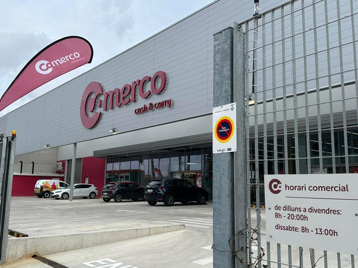 Fachada del supermercado mayorista Comerco, en Viladecans.