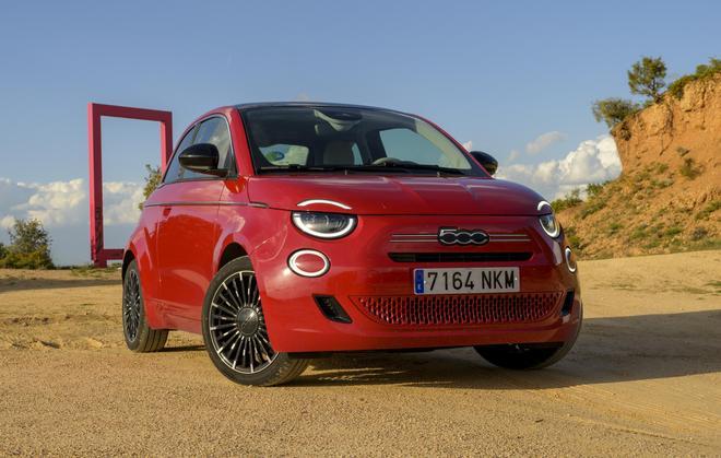 La nueva generación del Fiat 500 Hybrid completa la gama del icónico modelo italiano