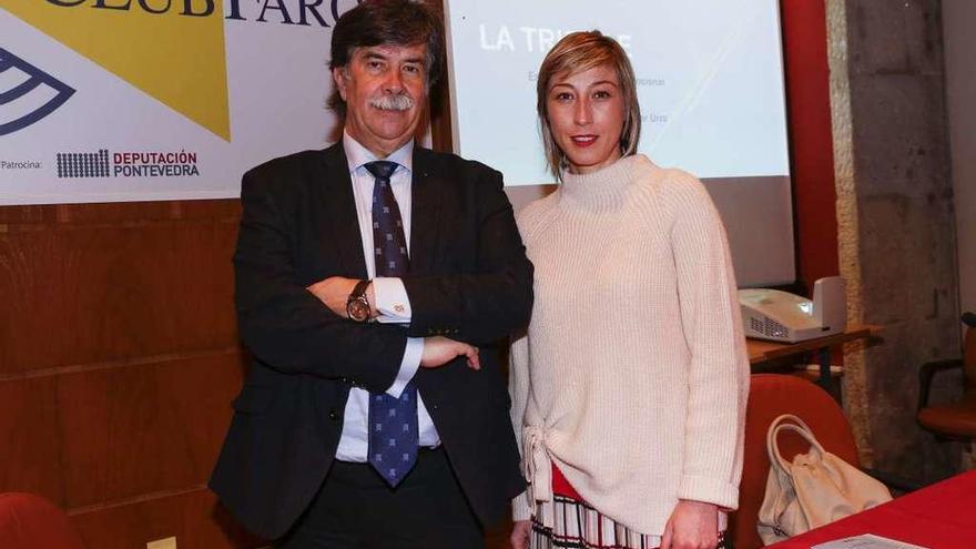 El exdefensor del Menor, Javier Urra, fue presentado por la psicóloga María Ferreiro. // Ricardo Grobas