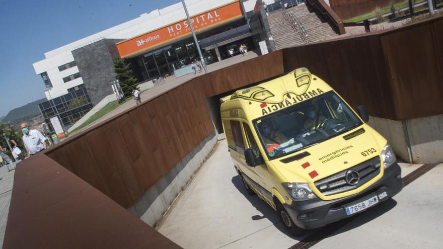 Una ambulància a l&#039;hospital Sant Joan de Déu de Manresa