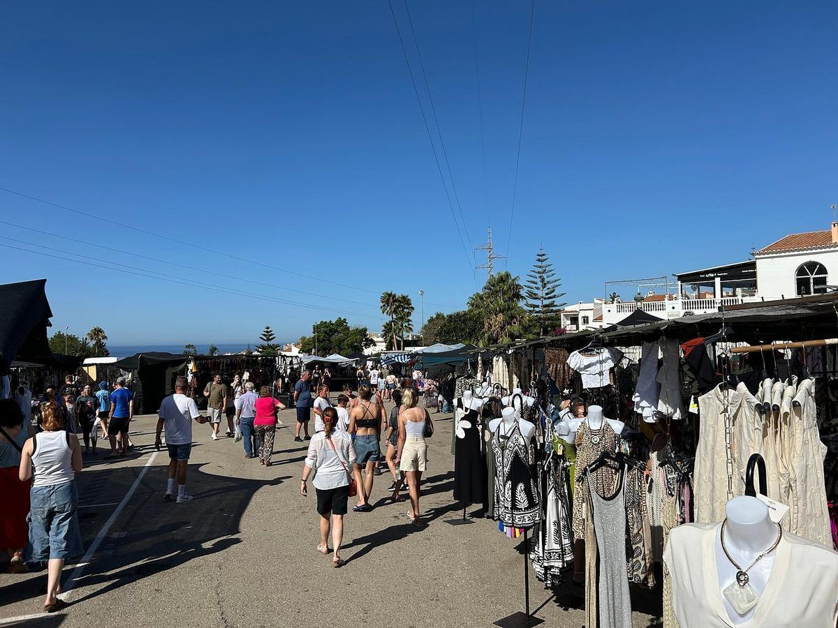 El mercadillo de los martes de Nerja, uno de los más visitados y admirados de la Costa del Sol