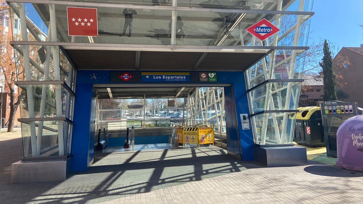 Estación de metro de Los Espartales, donde el joven falleció.