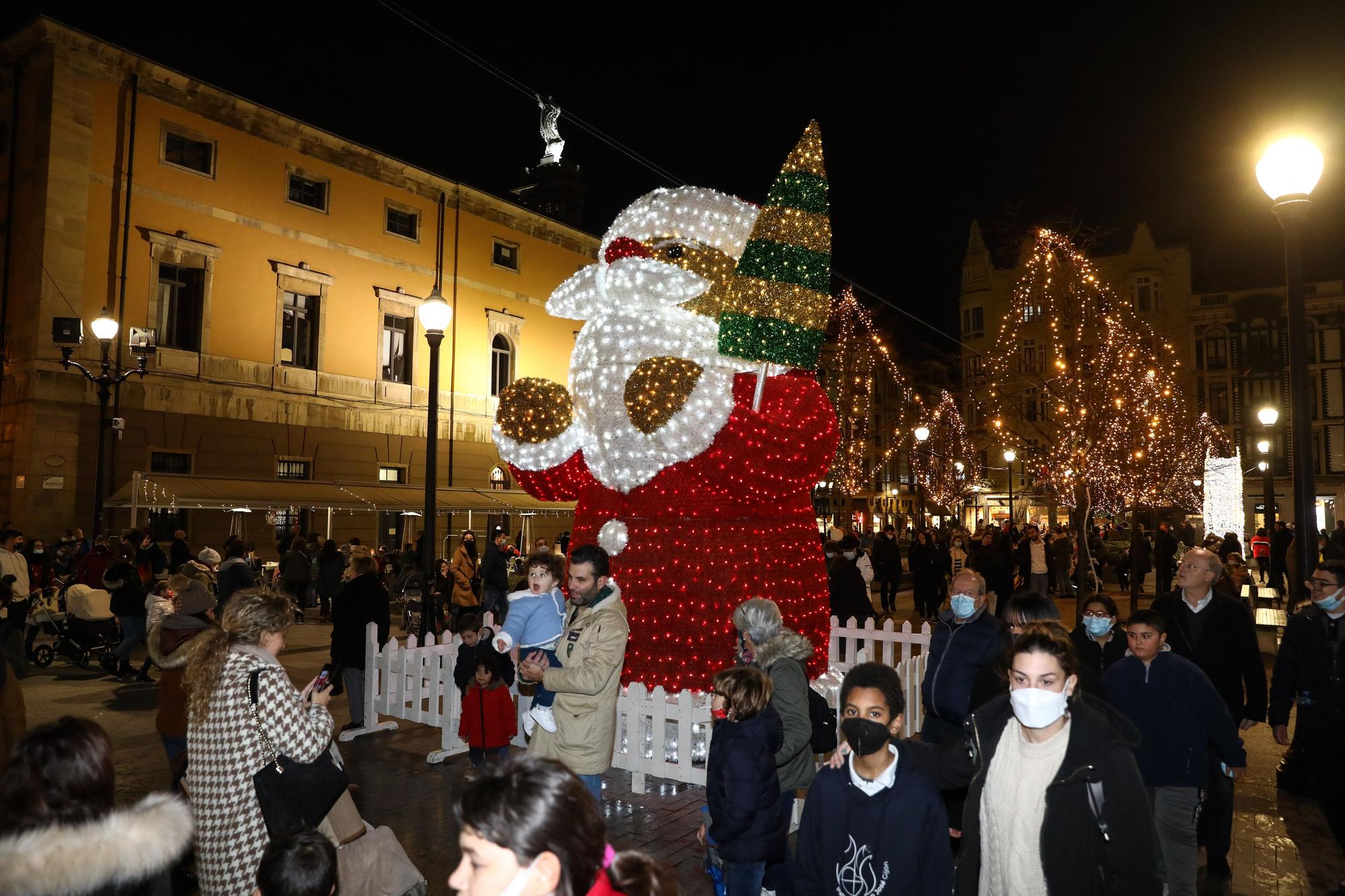 Gijón celebra el encendido del alumbrado navideño